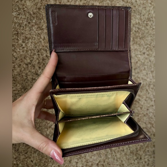 Coach Heritage Stripe Collection Wallet | Brown/Yellow interior - Picture 7 of 11